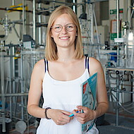 Axelle Dagnelie - exchange student
Female student standing in a chemistry lab